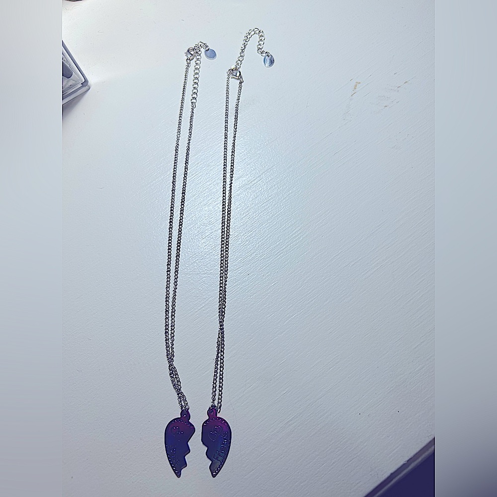 2 Kids 16” silver necklace w/2.5” extender. Has split best friends heart